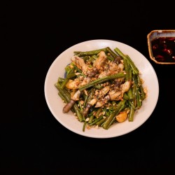 Ốc Móng Tay Xào Rau Muống